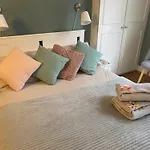 Cosy And Stylish Home With Balcony