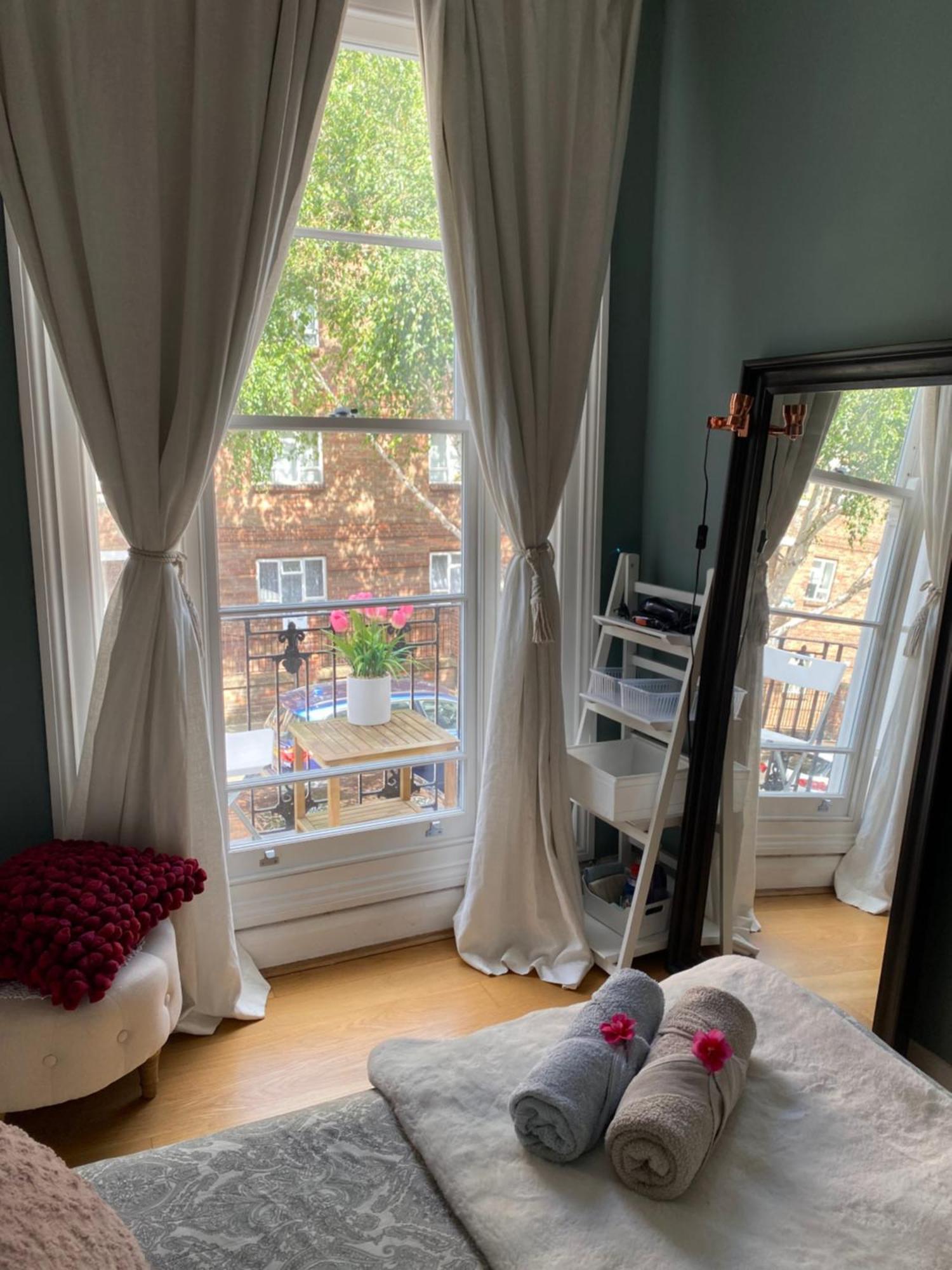 Cosy And Stylish With Balcony